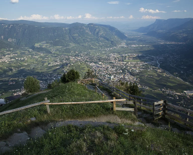 {mediaElement.alternative -> f:if(condition: '{mediaElement.alternative}', then: '{mediaElement.alternative}', else: {newsItem.title})}